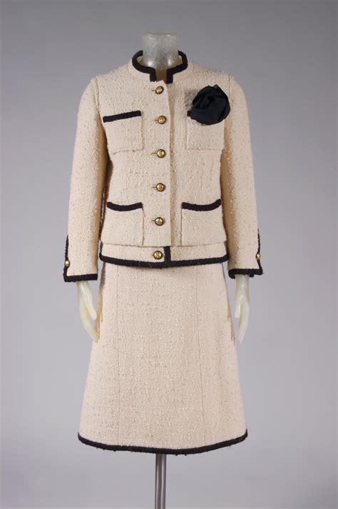 1914 coco chanel suit|chanel's suit.